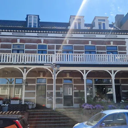 Aan Den Hogeweg Apartment *