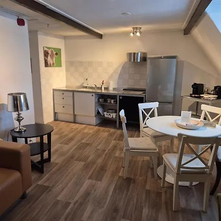 Aan Den Hogeweg Apartment *