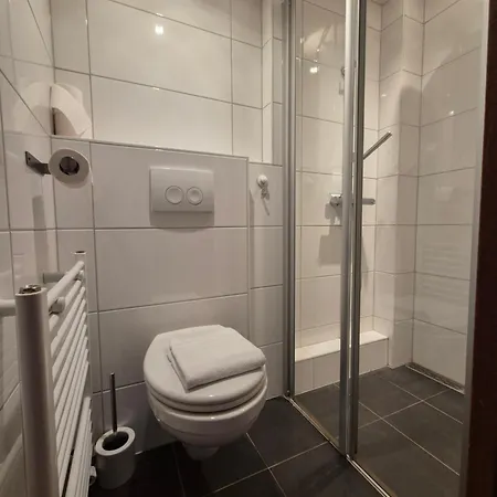 Aan Den Hogeweg Apartment *