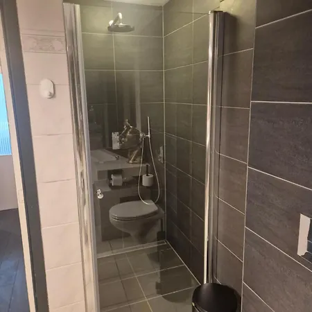 Aan Den Hogeweg Apartment *