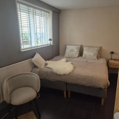 Aan Den Hogeweg Apartment *