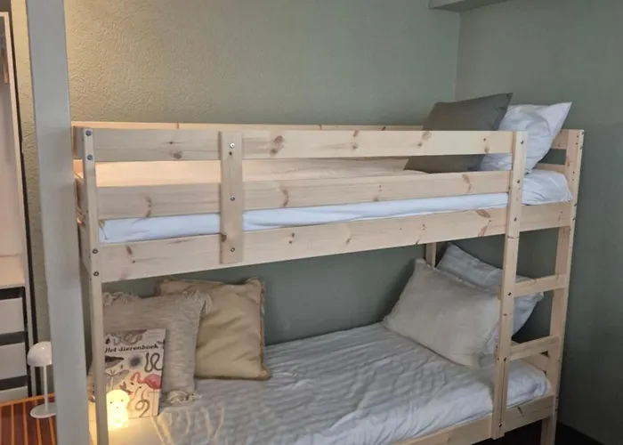 Amsterdam House * 赞德沃特